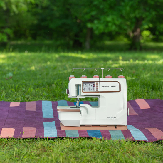 HUSQVARNA® VIKING® AMBER™ Air S | 600 Coverlock