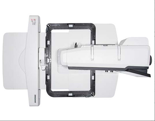 Janome Continental M17, högkvalitativ broderi- och symaskin