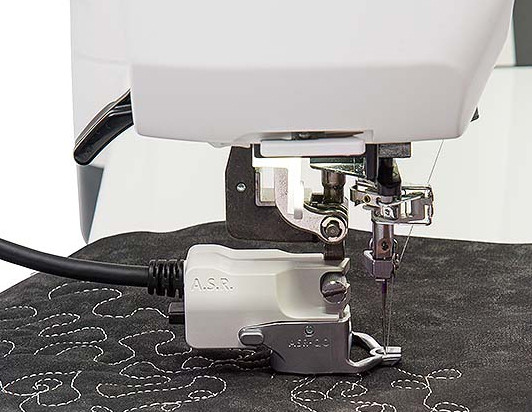 Janome Continental M17, högkvalitativ broderi- och symaskin