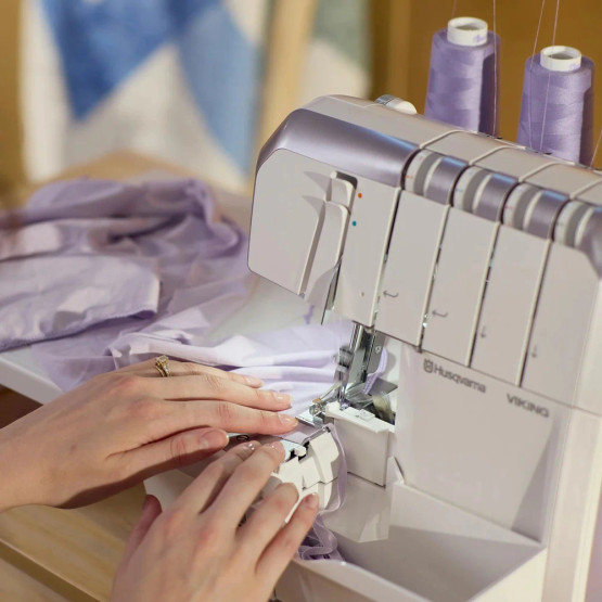 HUSQVARNA VIKING Amber S|300 overlock