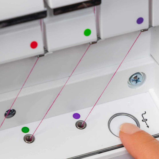 PFAFF® admire™ air 7000 Coverlock 