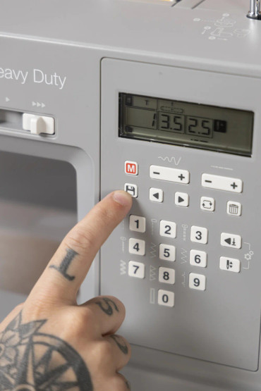 SINGER Heavy Duty 6705C 