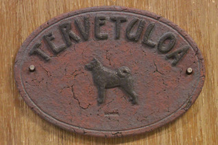 Karjalankarhukoira kyltti