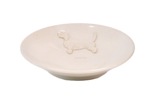 Petit basset griffon vendeen teelautanen tai kauhanalunen