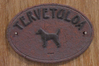 Saksanmetsästysterrieri kyltti