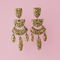 UUTUUS - Shiina - Useita Värejä