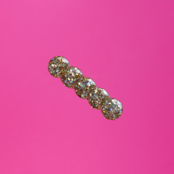 UUTUUS - Helmiina Pinni - Useita värejä