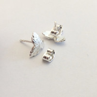 Nappikorvakorut ruusunlehti kupera