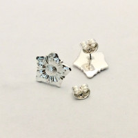 Nappikorvakorut omenankukka