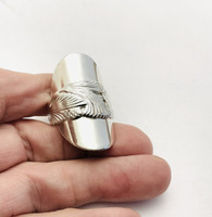 Leveä lusikkasormus käpy koko 18