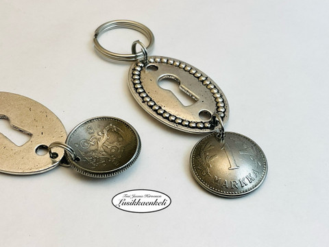 Markka-avaimenperä avainkololla 1945