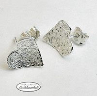 Nappikorvakorut sydän Kukkaketo (12 mm x12 mm)