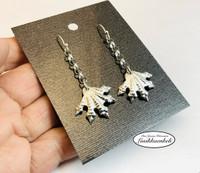 Korvakorut kynnet ketjulla