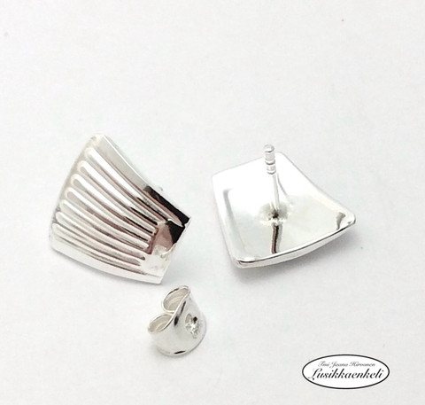 Nappikorvakorut Suomitar 