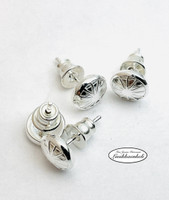 Nappikorvakorut kärrynpyörä