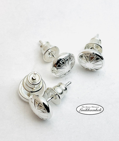 Nappikorvakorut kärrynpyörä