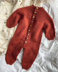 Anker`s Onesie Neuleohje suomenkielinen