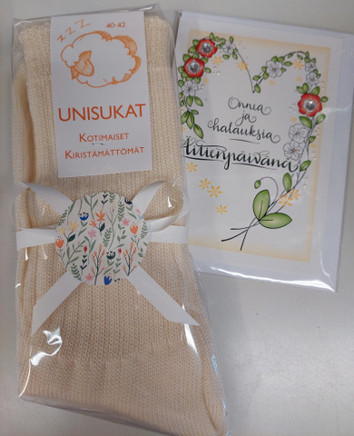 Unisukat ja Äitienpäiväkortti - lahjapakkaus