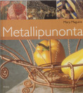 Mary Maquire: Metallipunonta K4 (Käyt)