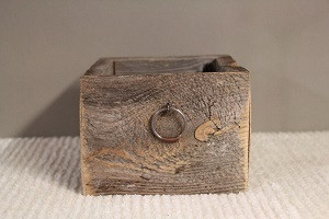 Pieni puulaatikko