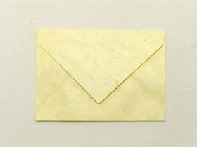 Vaaleankeltainen YL4