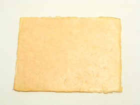 A4 vaaleanoranssi, revitty reuna