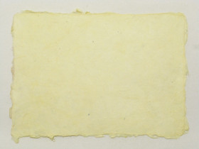 A4 vaaleankeltainen YL4, revitty reuna