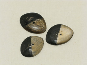 Puhvelinsarvinappi, 2-värinen 'kivi'