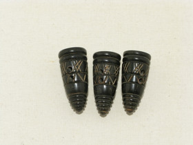 Puhvelinsarvinappi, kaiverrettu rumpu