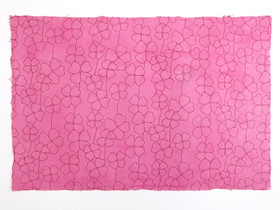 50x75cm RRS isokukka, pinkki viininpunaisella painatuksella