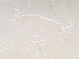 50x75cm luonnonvalkoinen FF/20, silkkikirjailtu apila