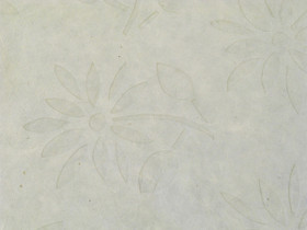 valkea kohopainettu kukka 48x72 