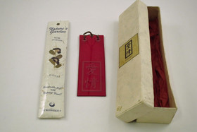 Lasinen suitsuketeline ja suitsukkeet Rakkaus