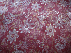 50x75 cm viininpunainen valko-kulta-kukkapainatus