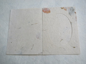 Kiitoskortti ovaalilla aukolla, valkea_bougainvillea ja minttu