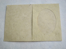 Kiitoskortti ovaalilla aukolla, vaaleankeltainen