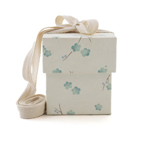 C01/732 cube urn, light blue flowers, baby