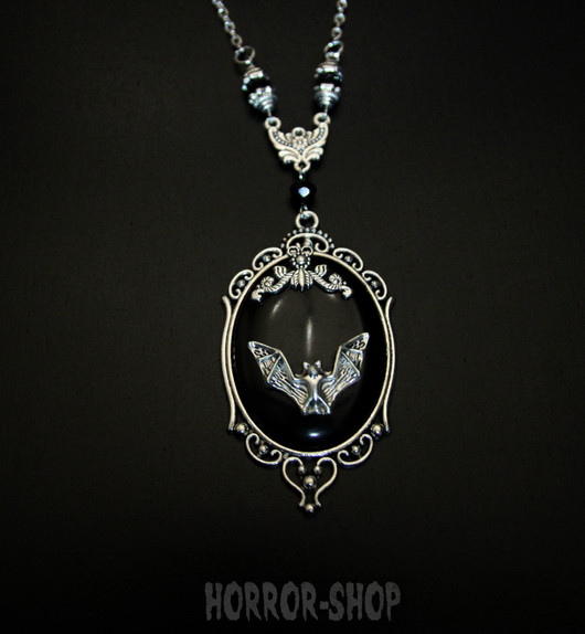 Vampire bat came necklace, big