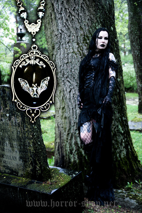 Vampire bat came necklace, big