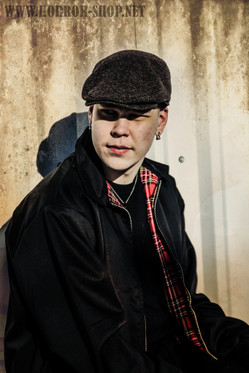 Musta ′brittityylinen' kesärotsi