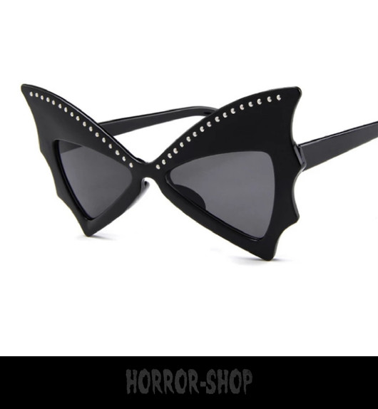 Dark fashion, vampire bat sun glasses