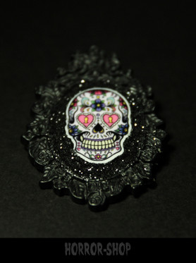 Sugarskull brooch, black, heart eyes (1)