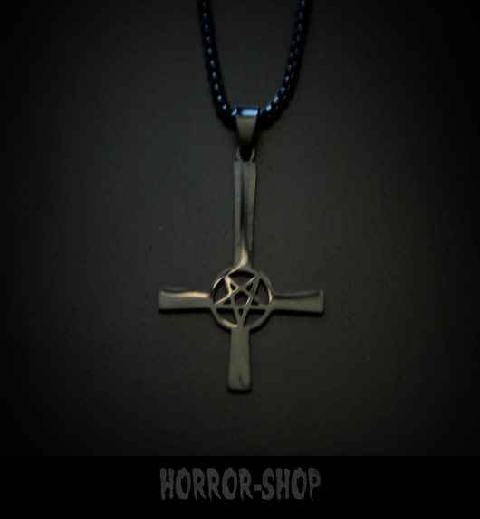 Musta risti pentagrammilla riipus, true black