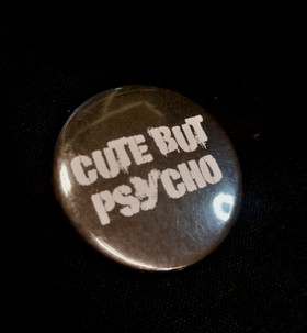 Cute but psycho  -pinssi