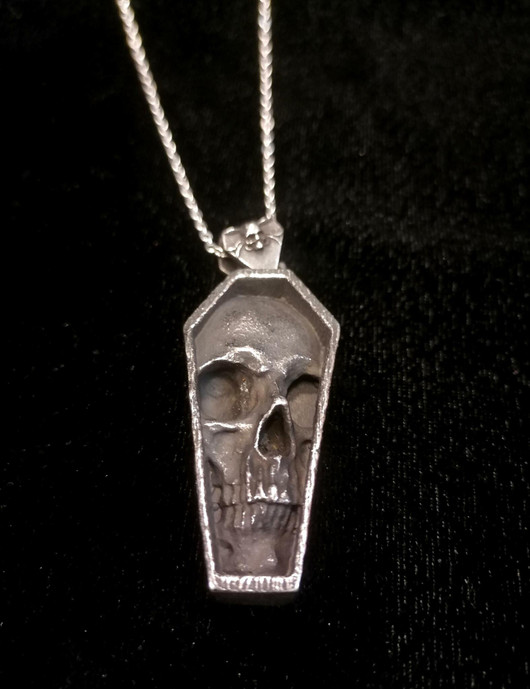 Heavy coffin skull neclace