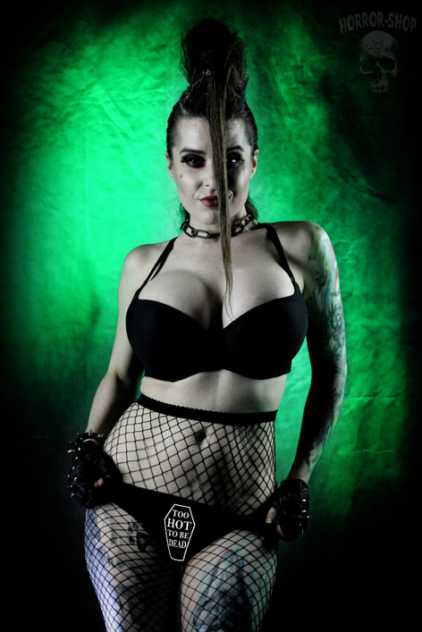 Too hot to be dead  strings