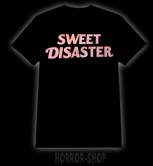 Sweet Disaster paita pinkillä metallipainatuksella, T-paita