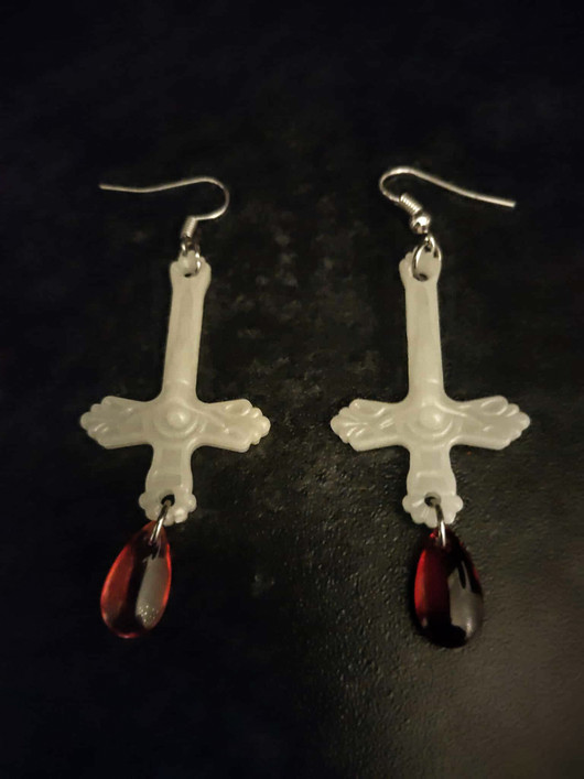 Blood and dakness earrings