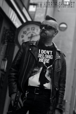 I dont belong here (T-paita)