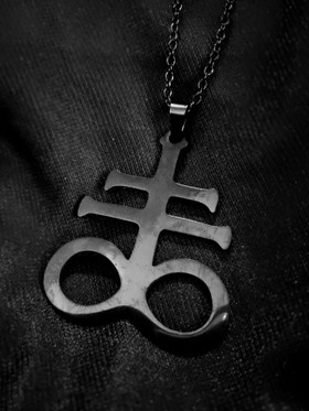 Leviathan cross (Musta riipus)